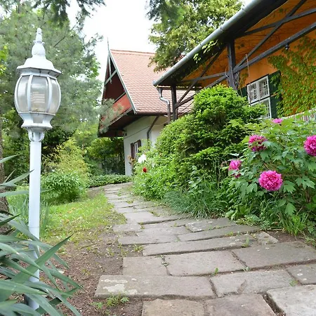 Garten Vendeghaz ゲストハウス *
